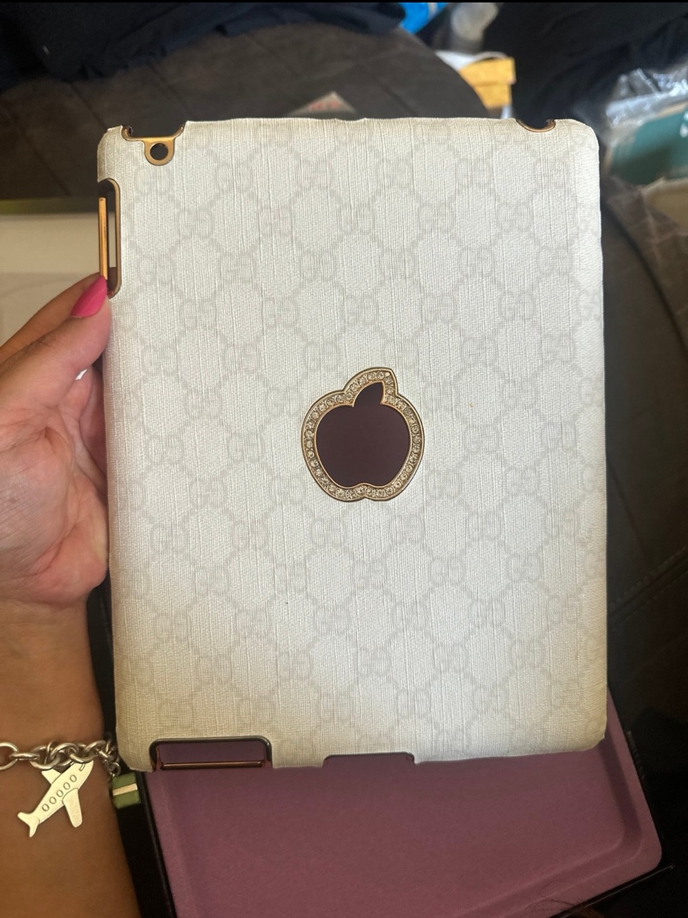 Luxury White Tablet Case. Fits an Apple iPad 2 (Model A1395)